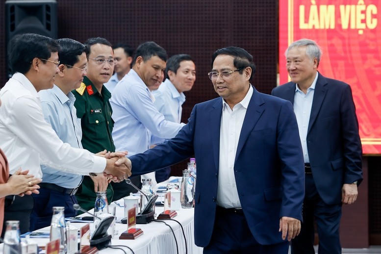 Thủ tướng Phạm Minh Chính làm việc với Ban thường vụ Thành uỷ Đà Nẵng. Ảnh: Nhật Bắc