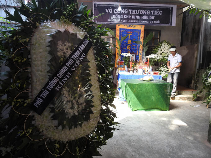 Phó Thủ tướng Chính phủ - Trịnh Đình Dũng gửi vòng hoa chia buồn.