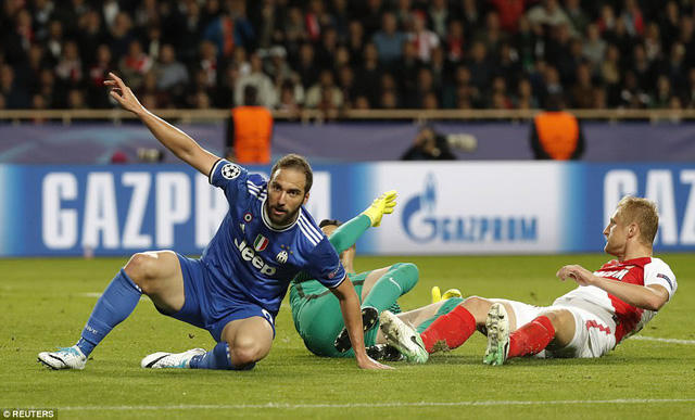 Higuain đã cho thấy bản năng sát thủ trước khung thành.