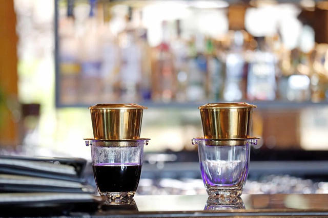 Cà phê phin. (Ảnh: Luong Thai Linh / EPA)