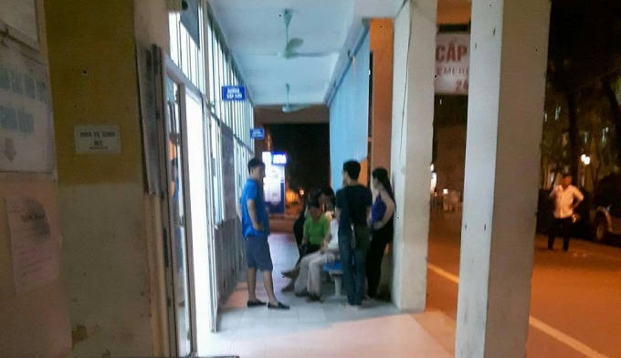 Ngay sau khi sự việc xảy ra, cô gái đã được đưa vào viện cấp cứu nhưng đã tử vong trước đó do vết thương nặng.