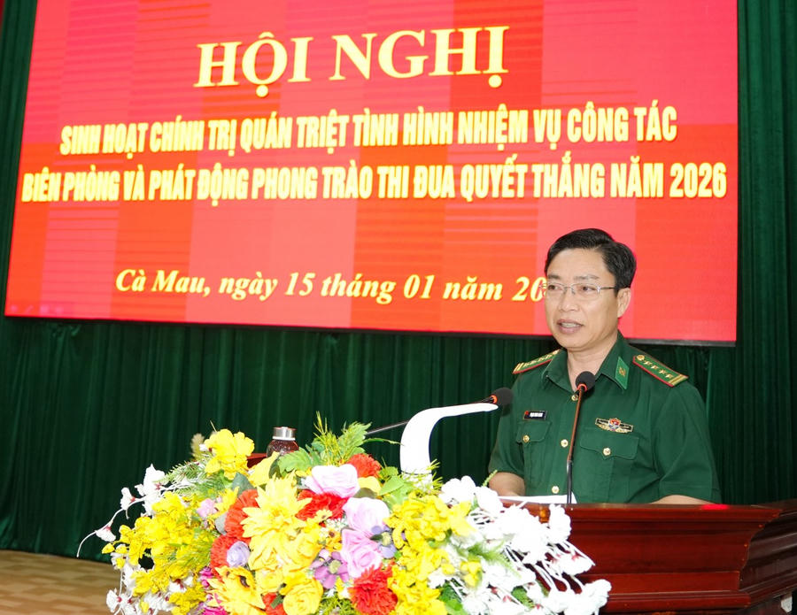 Đại tá Phạm Minh Giang - Tỉnh ủy viên, Bí thư Đảng ủy, Chính ủy Ban Chỉ huy BĐBP tỉnh Cà Mau, phát động phong trào Thi đua Quyết thắng năm 2026.