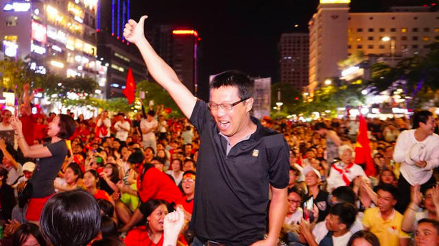 Người d&acirc;n cả nước s&ocirc;i động mừng chiến thắng của đội tuyển Việt Nam