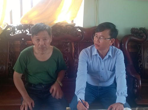 Ông Nguyễn Văn Bệ (ảnh trái), Bí thư Chi bộ thôn 2, xã Phù Lưu Tế: “Chúng tôi rất mong cơ quan chức năng làm rõ thông tin có hay không việc bà Tâm không hoàn thành nhiệm vụ TNXP để sớm trả lời dư luận”- Ảnh: Xuân Hoàng.
