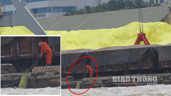 Lưu huỳnh được công nhân dội thẳng xuống sông Cấm.