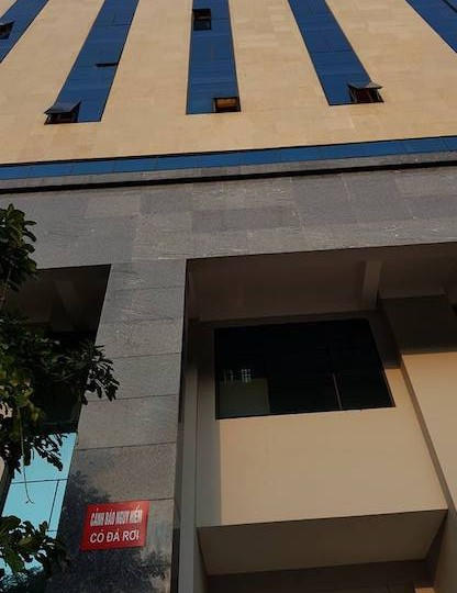 Mặc dù biển cảnh báo đã có nhưng người đi qua đây vẫn vô cùng hoang mang.