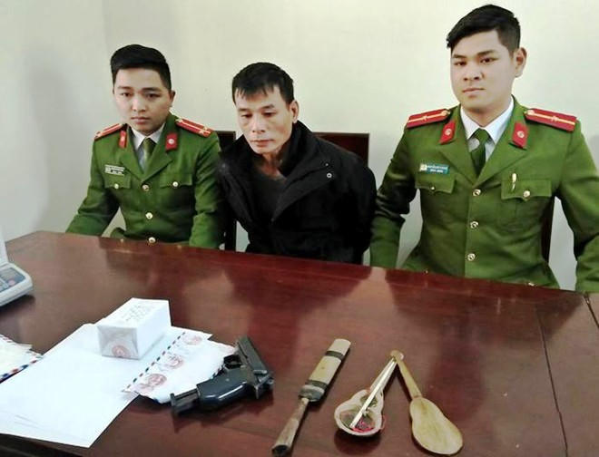 Đối tượng Vi Vông Xá cùng toàn bộ tang vật.