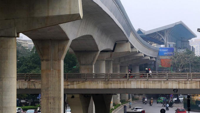 Ông Bình tố cáo một số sai phạm của đường sắt đô thị Nhổn - ga Hà Nội. Ảnh VnExpress.