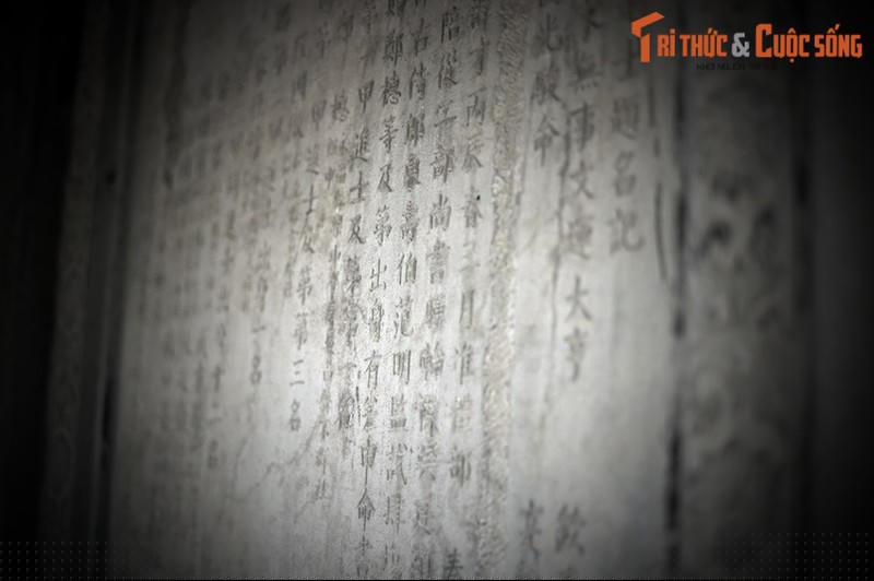 Cụ thể, từ những tấm bia Tiến sĩ, người đời sau lĩnh hội được nguồn tư liệu có giá trị để tìm hiểu thân thế, sự nghiệp của các sứ thần Việt Nam, cùng mối quan hệ bang giao giữa các nước vùng Đông Bắc Á.