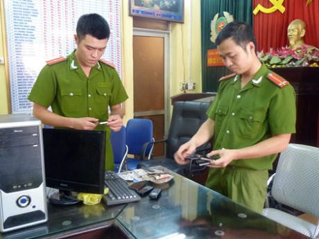 Tang vật trong một vụ cá độ bóng đá bị công an thu giữ. Ảnh: CAND