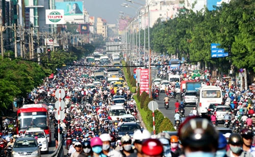 Các tuyến đường ở cửa ngõ Tân Sơn Nhất nay kẹt cả ngoài khung giờ cao điểm. Ảnh: H.N
