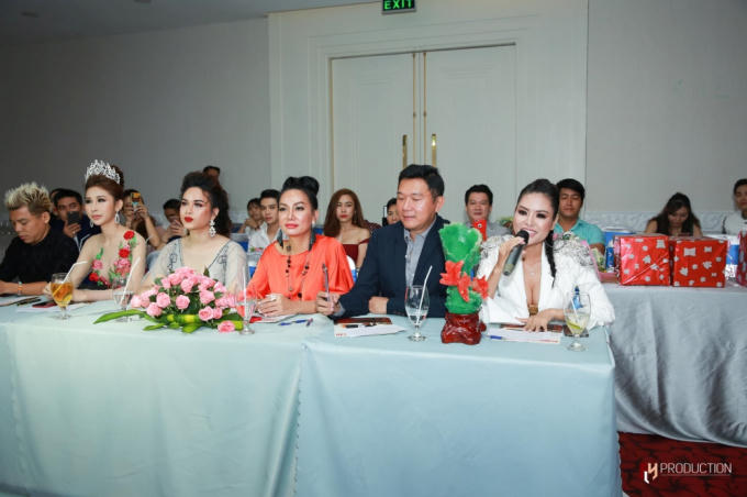 Xuất hiện quyền lực trên