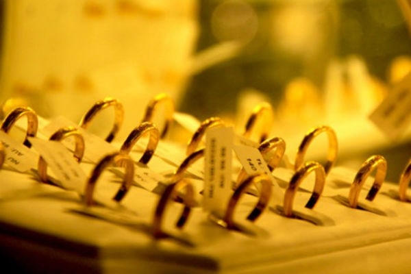 Kinh tế Plus/24h: Ngày vui cho vàng và xăng