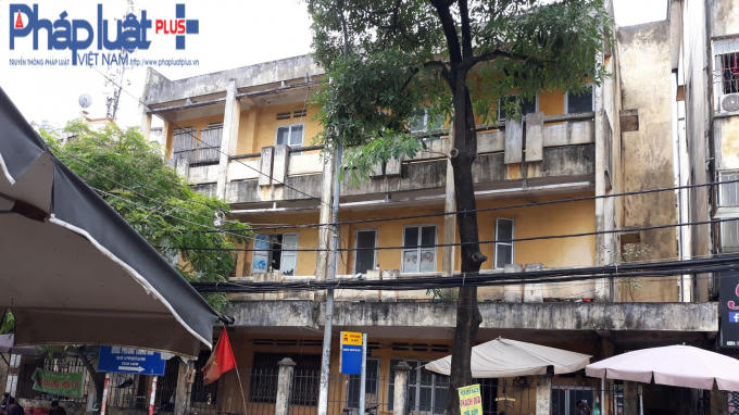 Phía bên ngoài khu nhà do Công ty cổ phần Tư vấn Thiết kế Kiểm định và Địa kỹ thuật đang quản lý.