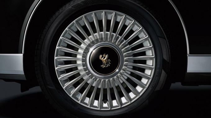 Toyota Century 2018: 'Rolls-Royce' Nhật Bản, ngang gi&aacute; si&ecirc;u xe