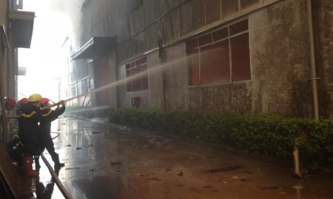 Cận cảnh công tác khống chế đám cháy