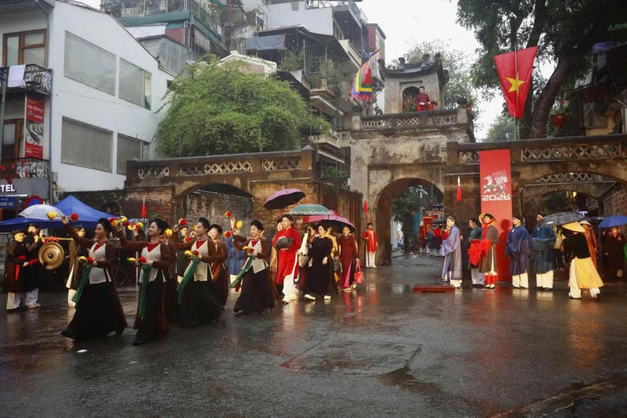 Lễ mở cửa ô trên phố cổ Hà Nội. (Ảnh minh họa trong bài: CLB Đình làng Việt)