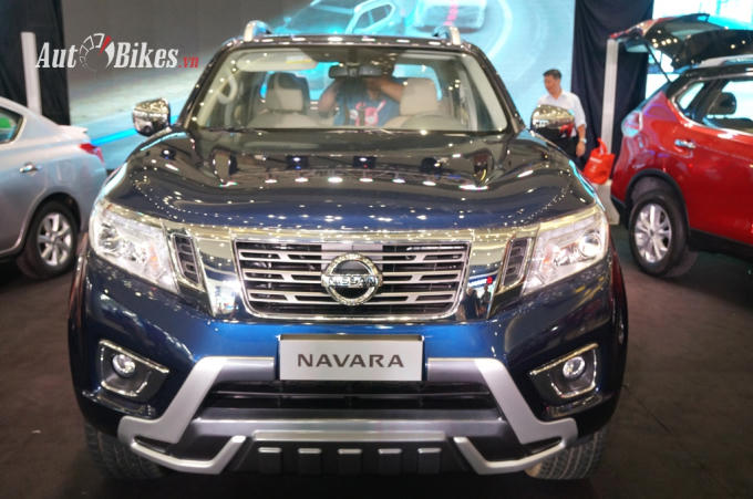 Nissan Navara Premium R với diện mạo cứng cáp hơn.