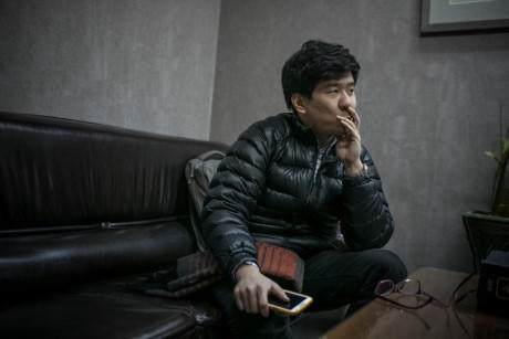 Yu Woo-sung, người bị vu oan tội hoạt động gián điệp cho Triều Tiên, xuất hiện trong phim tài liệu Spy Nation. Ảnh:New York Times