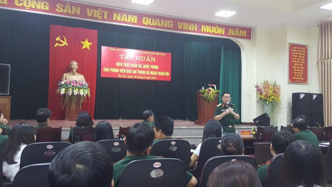 Trung tướng Nguyễn Trọng Nghĩa chia sẻ với các nhà báo tại buổi tập huấn. (Ảnh: Quốc Cường)