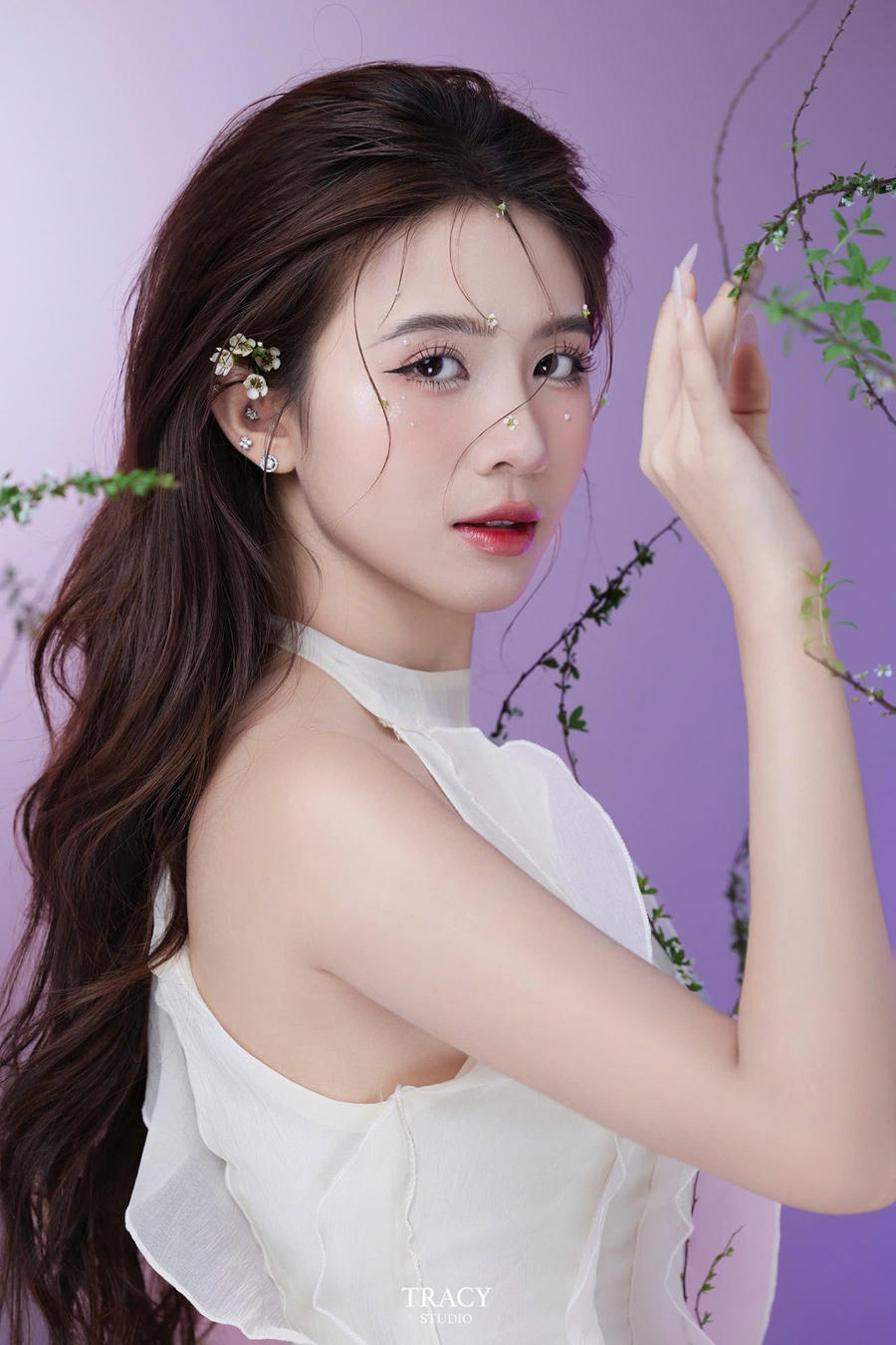 Khi quyền và lợi ích hợp pháp bị xâm phạm, Chang Mây đã lựa chọn giải quyết bằng con đường pháp lý . Theo luật sư, đây là cách giải quyết văn minh và đúng pháp luật.