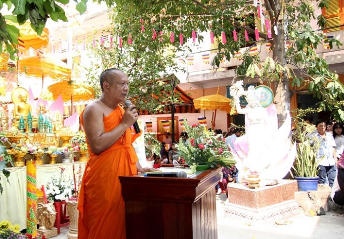 Hòa thượng Danh Lung phát biểu khai mạc.