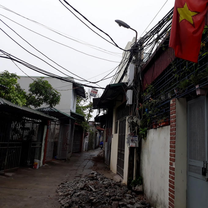 Nhiều dây điện chằng chịt.