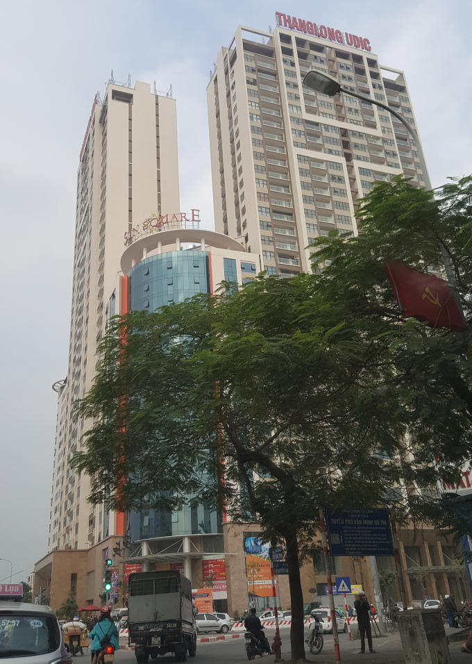 Tòa nhà Sun Square nằm trên đường Lê Đức Thọ, phường Mỹ Đình 2, quận Nam Từ Liêm.