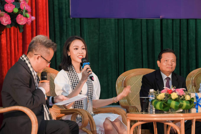 Hoa hậu Tiểu Vy phải khoan, đục đá khi làm dự án nhân ái