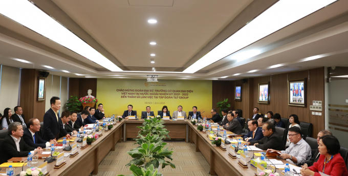 T&amp;amp;T Group tiep cac dai su