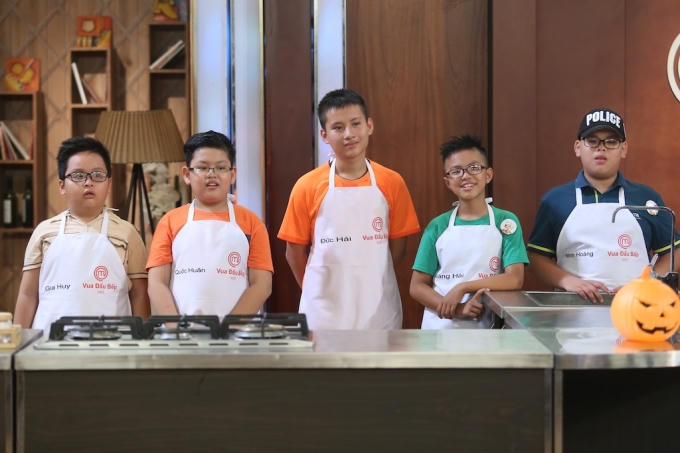 Top 10 háo hức bước vào thử thách đồng đội đầu tiên.