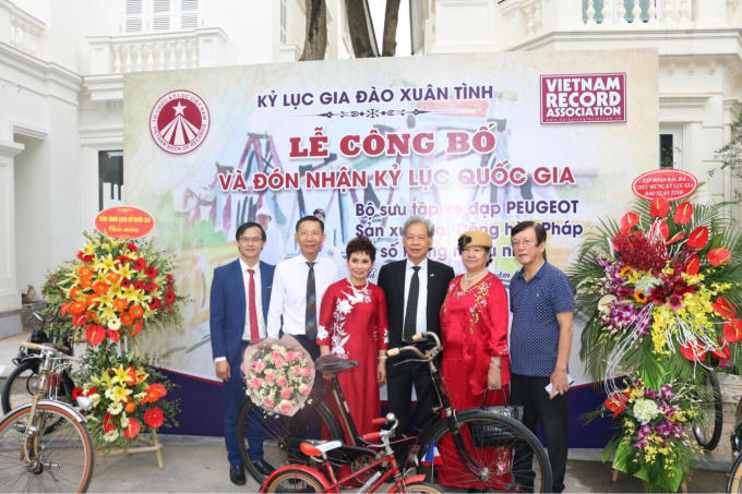 Ông Đào Xuân Tình (áo trắng) tại buổi Lễ công bố và đón nhận kỷ lục quốc gia.