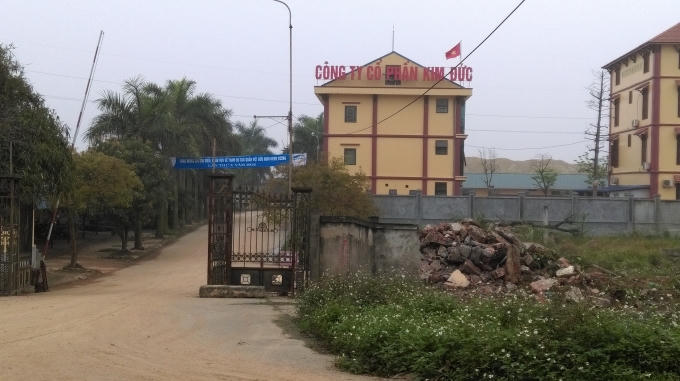 Công ty Kim Đức nằm trên bờ sông Lô thuộc khu 8, 9, 10 phường Dữu Lâu. (ảnh: Thu Hường)