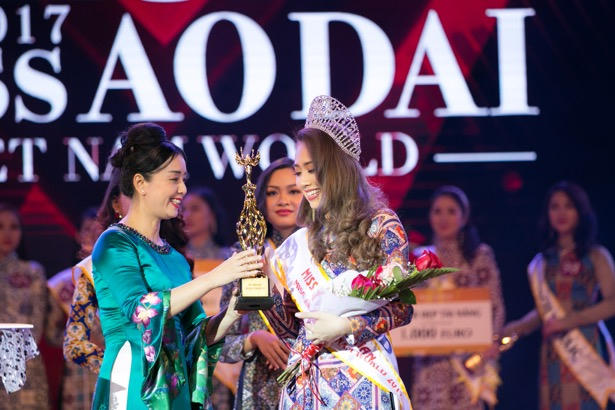 L&ecirc; Ngọc Diệp đăng quang Hoa Hậu Nh&acirc;n &Aacute;i