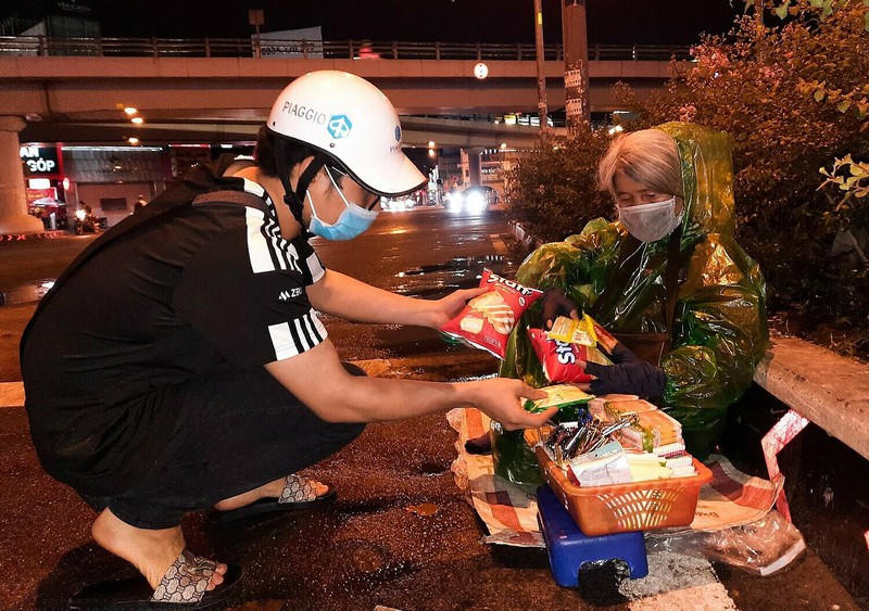 Hành trình thiện nguyện không mỏi mệt, vì những người vô gia cư trên khắp đường phố.