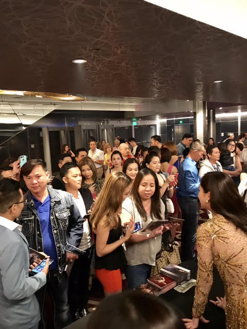 Giang Hồng Ngọc hội ngộ d&agrave;n nghệ sĩ nổi tiếng ở Casino xa xỉ nhất thế giới