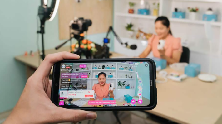 Phải thực hiện xác thực điện tử danh tính người livestream trước khi cho phép hoạt động.