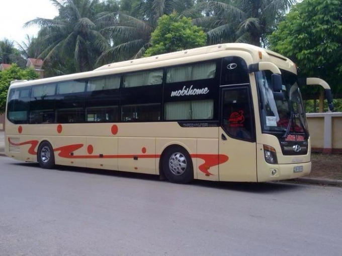 Nhà xe Hưng Long.
