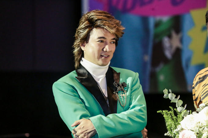 Đàm Vĩnh Hưng trẻ trung vượt tuổi, xuất hiện chuẩn nam thần trong buổi ra mắt MV