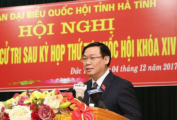 Phó Thủ tướng Vương Đình Huệ giải đáp các thắc mắc của cử tri