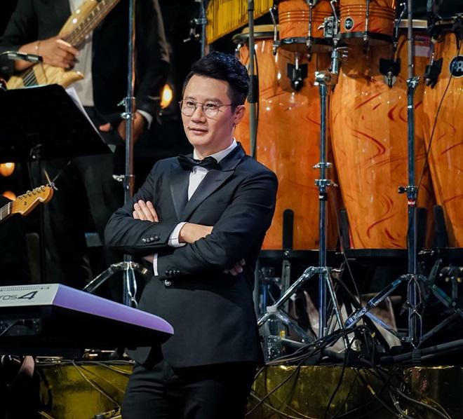 Ca sĩ Hoàng Bách.