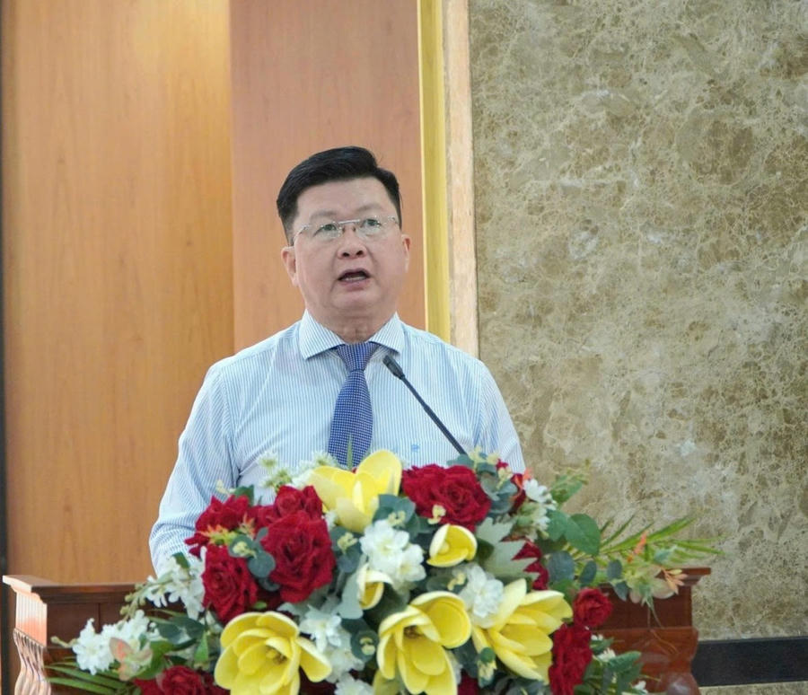 Đại diện Đại học Kinh tế TPHCM phát biểu tại buổi lễ.