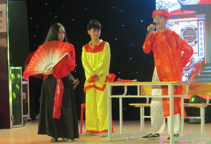 Với sự diễn xuất sinh động của các bạn học sinh, ngôn ngữ rất teen...