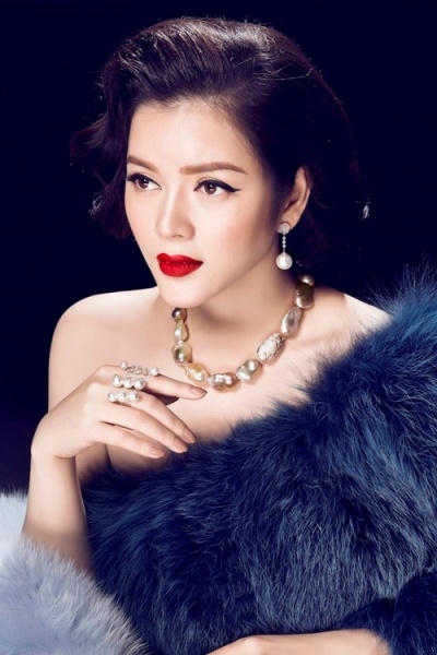 Từ thảm họa thời trang thì sau khi rút khỏi showbiz cô đã tiến đến danh hiệu "Nữ hoàng thảm đỏ".