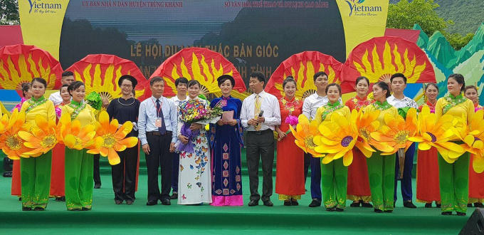 Tưng bừng khai mạc lễ hội du lịch Th&aacute;c Bản Giốc