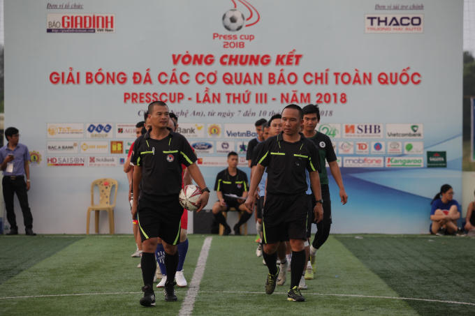 Vòng chung kết Press Cup 2018: Báo Pháp luật Việt Nam, Truyền hình Sóc Trăng chia điểm ở trận đầu
