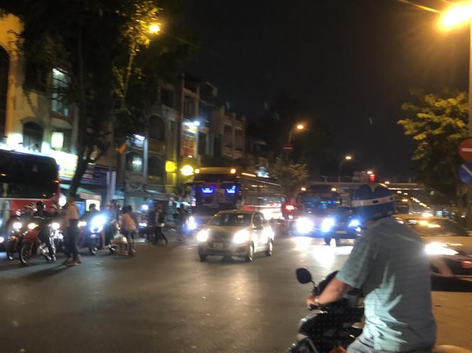  Xa cảng miền Tây đông nghịt xe