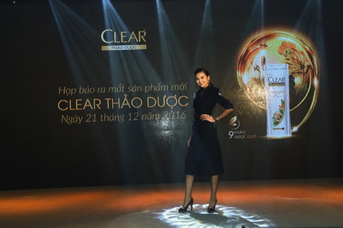 Thanh Hằng chất lừ giữa trời đ&ocirc;ng H&agrave; Nội