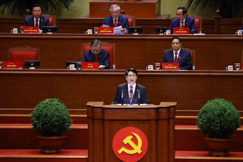 Đồng chí Lương Cường, Uỷ viên Bộ Chính trị, Chủ tịch nước đọc diễn văn khai mạc đại hội.