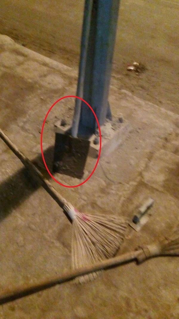 Hung khí mà nhóm côn đồ để lại sau trận hành hung người trong đêm ngày 30/1.